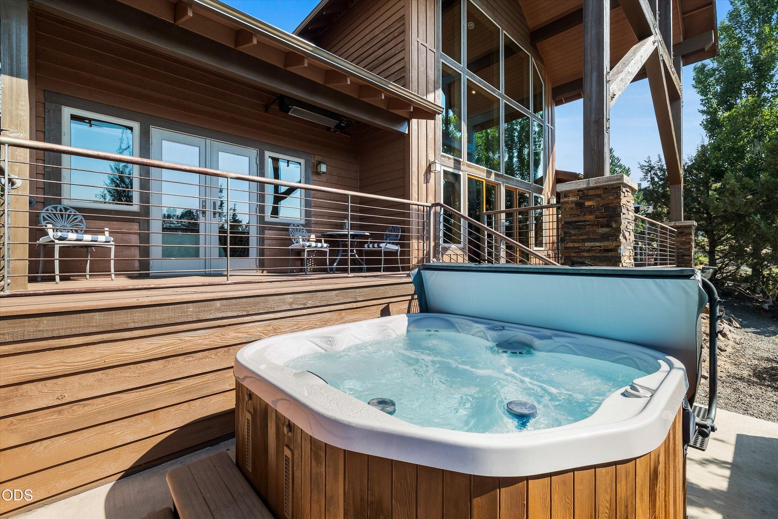 Hot tub with recent upgrades and brand new cover