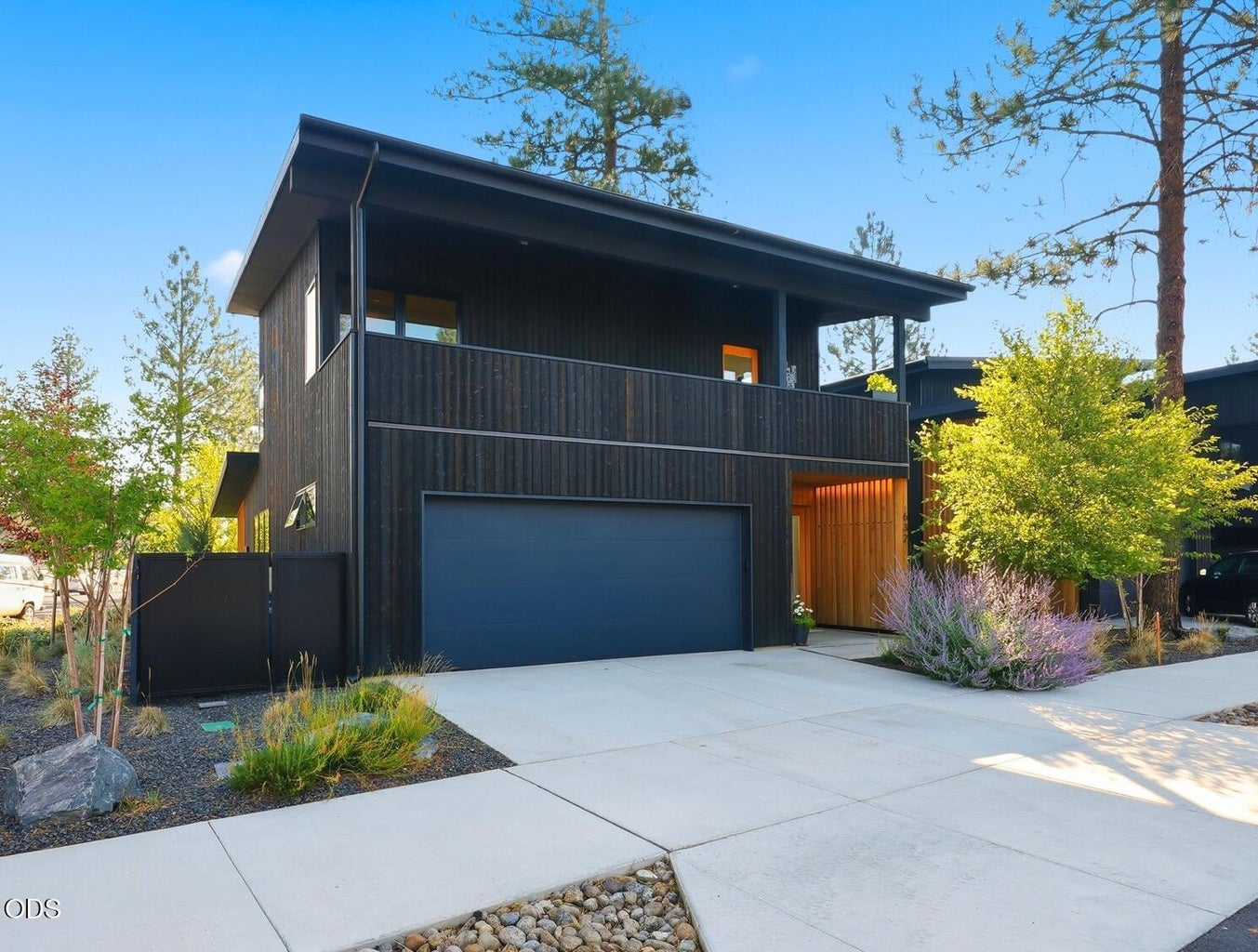 Photo of 632 N Sisters Woodlands Way 2 of 49