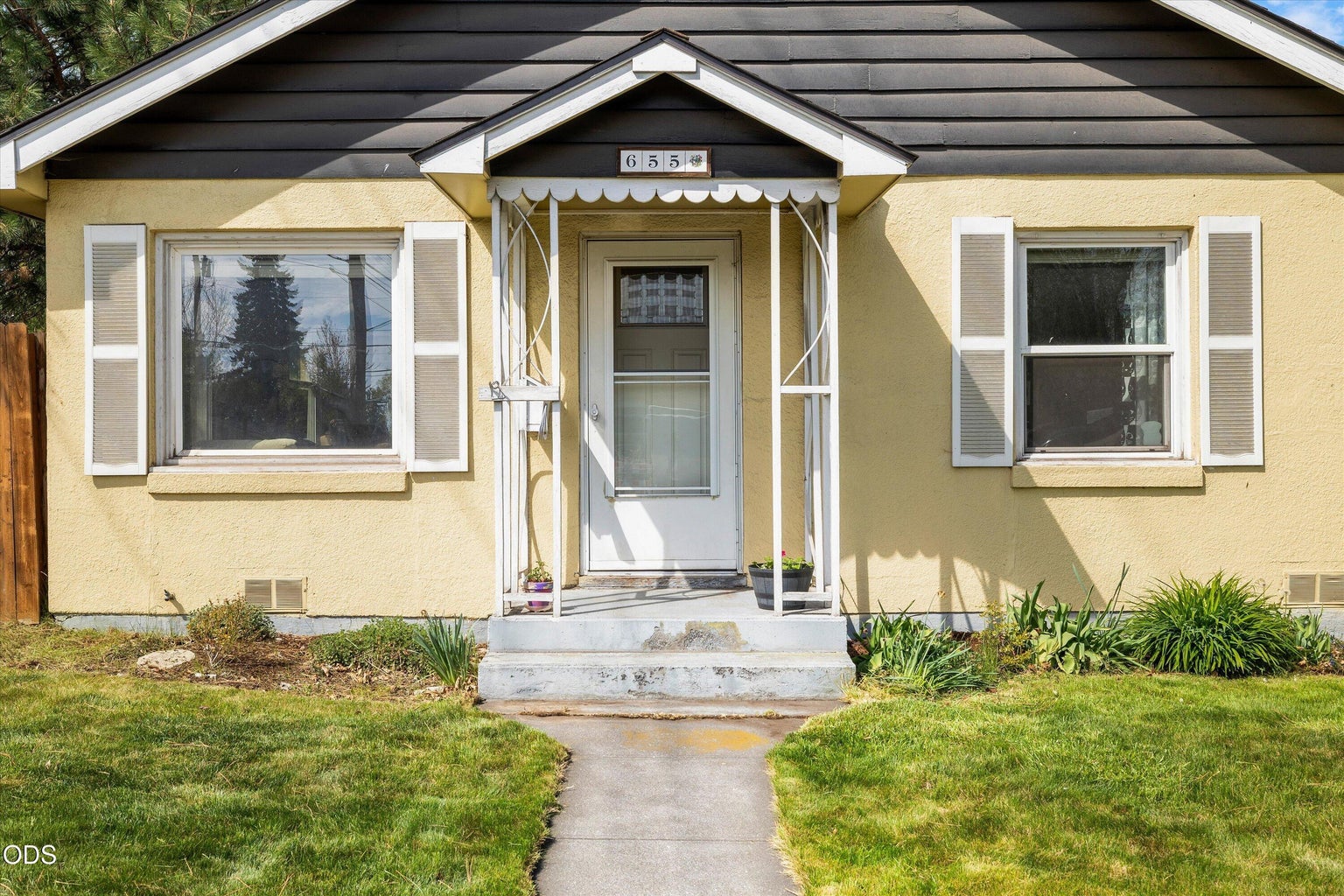 Photo of 655 SW 12th Street 3 of 26