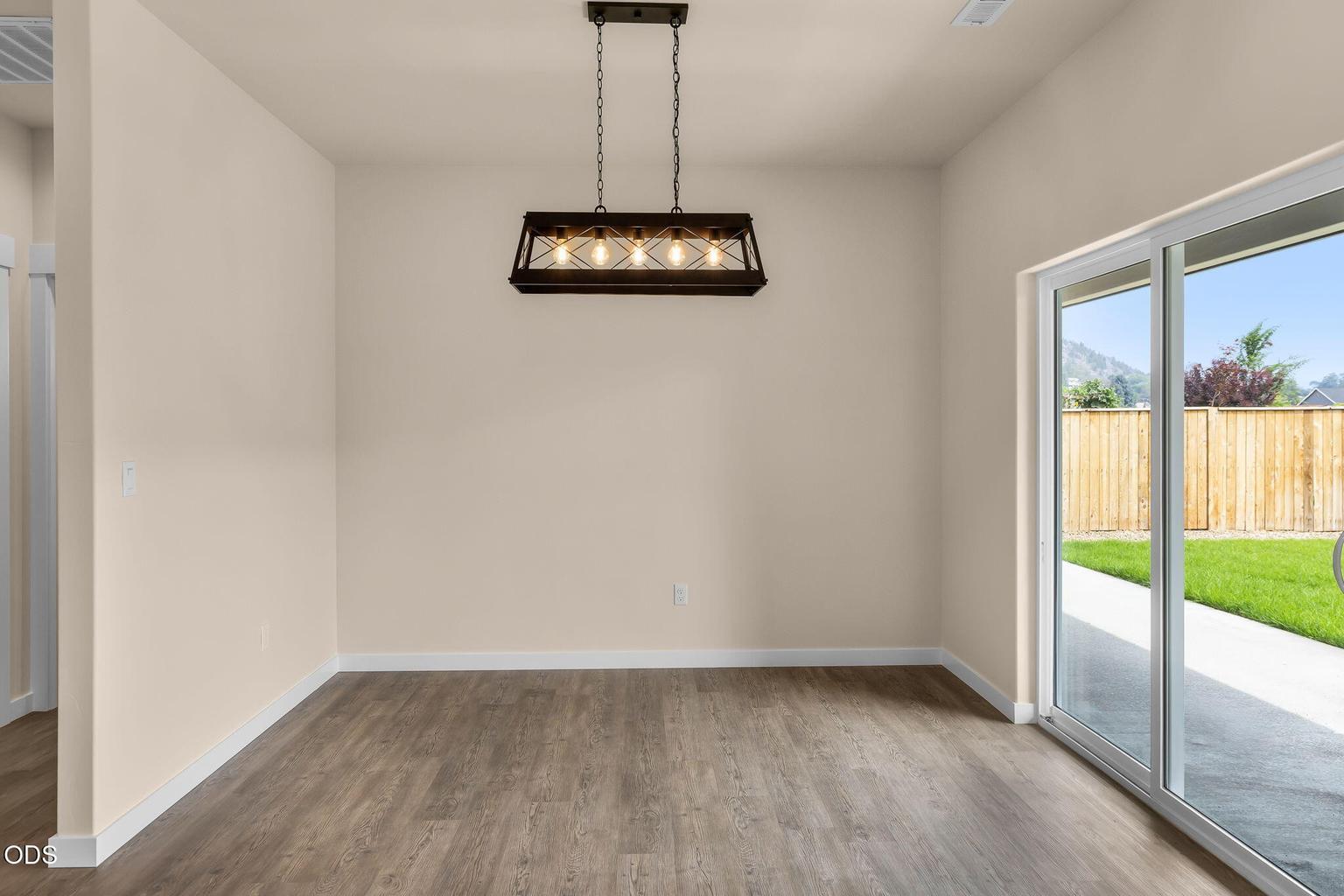 Photo of 436 SE Stearns Road 13 of 48