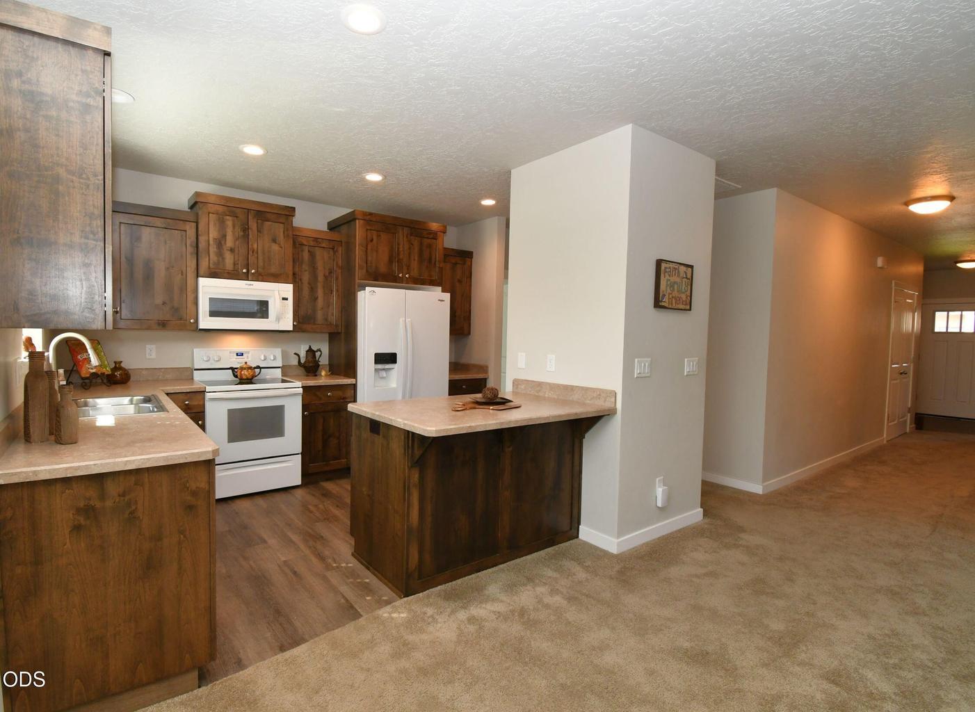 Photo of 2649 NE Colleen Road 9 of 28