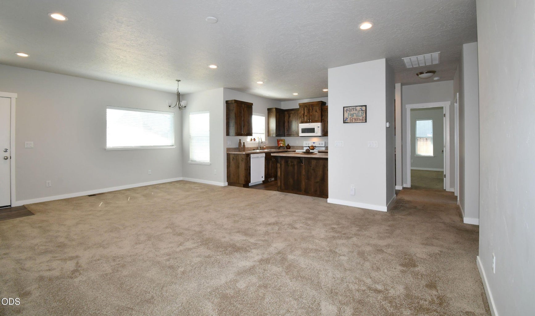 Photo of 2649 NE Colleen Road 10 of 28