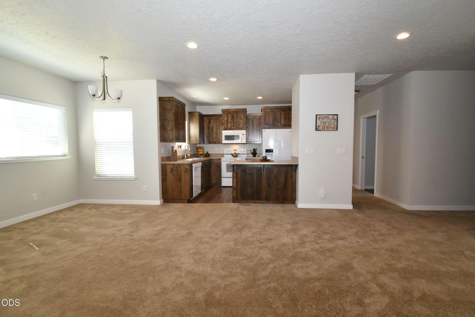 Photo of 2649 NE Colleen Road 11 of 28