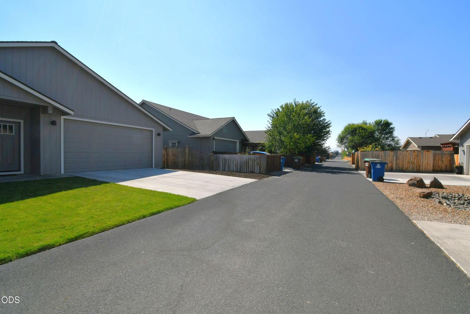 Garage, Driveway & Alley