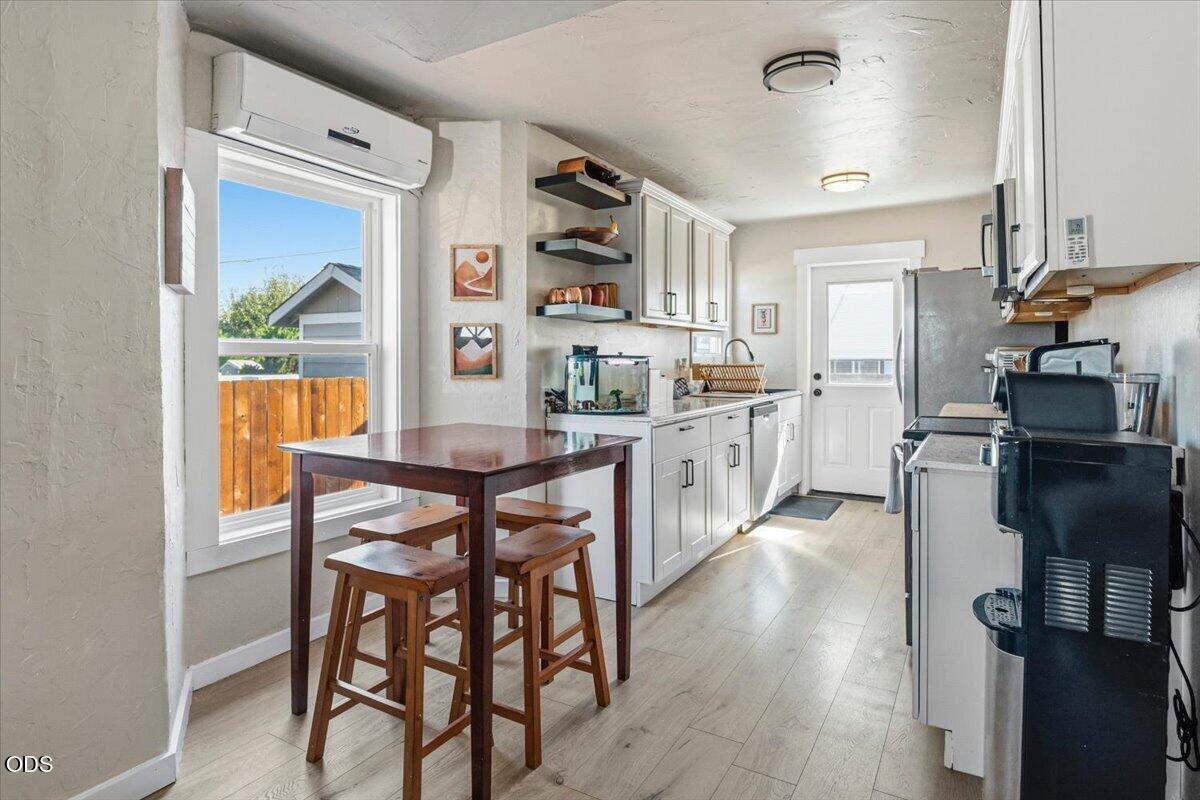 Photo of 736 SW 10th Street 8 of 31