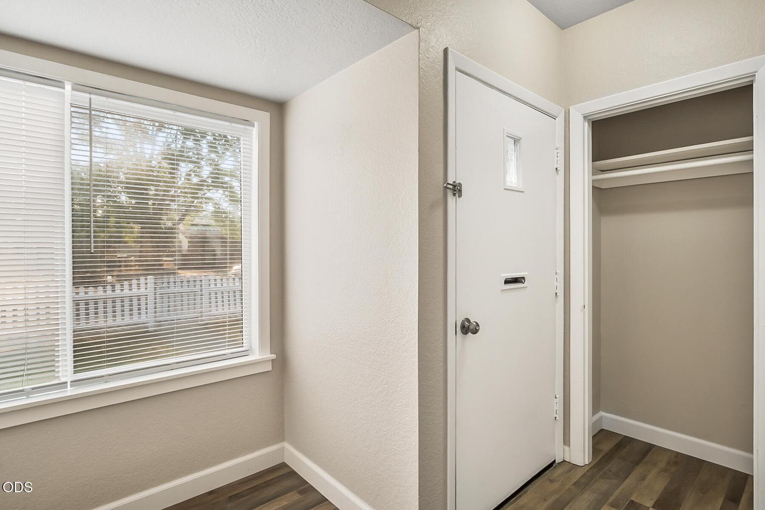 Photo of 947 SW 14th Street 4 of 26