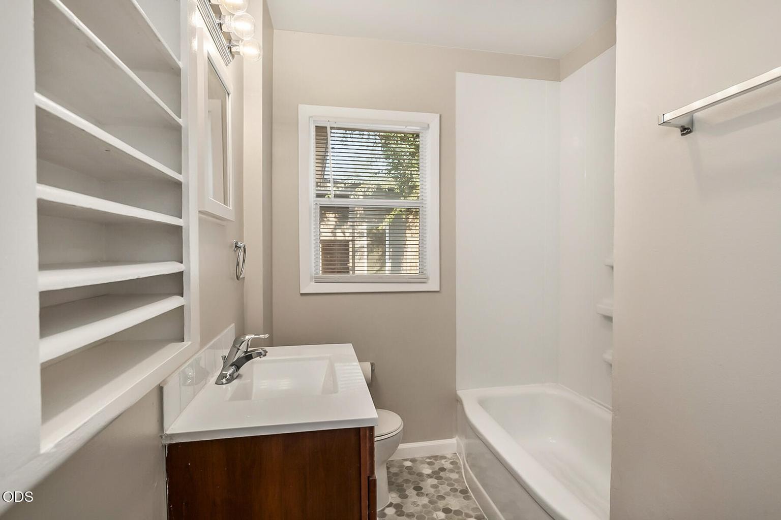 Photo of 947 SW 14th Street 12 of 26