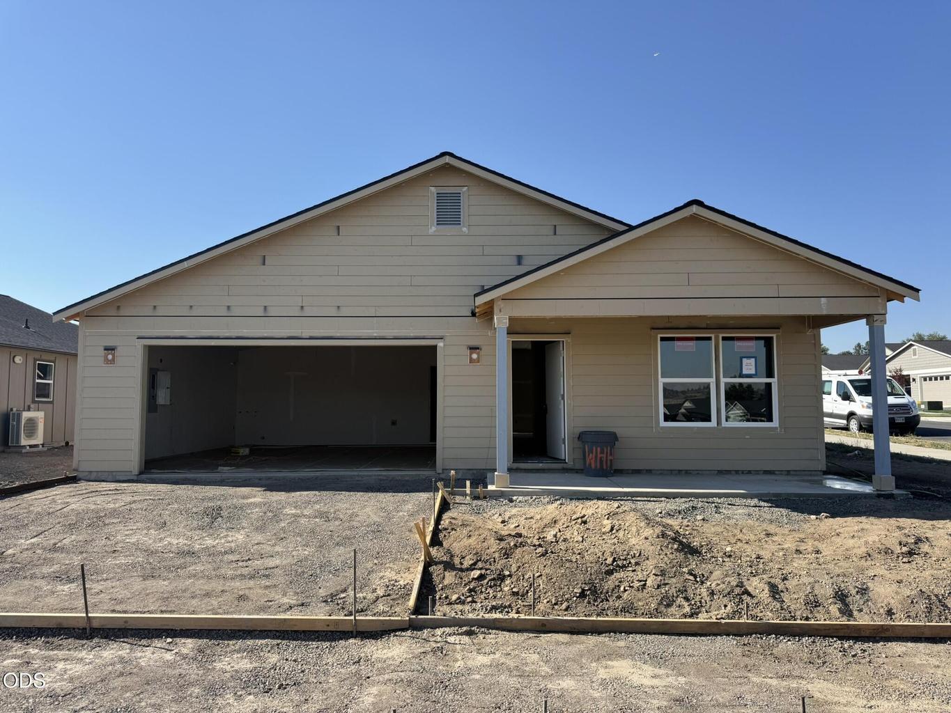 Photo of 553 NE Mitchell Street 1 of 23