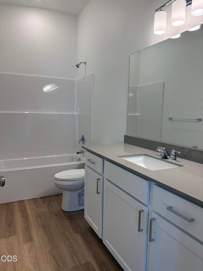 Photo of 676 NE Rickenbacker Road 18 of 23