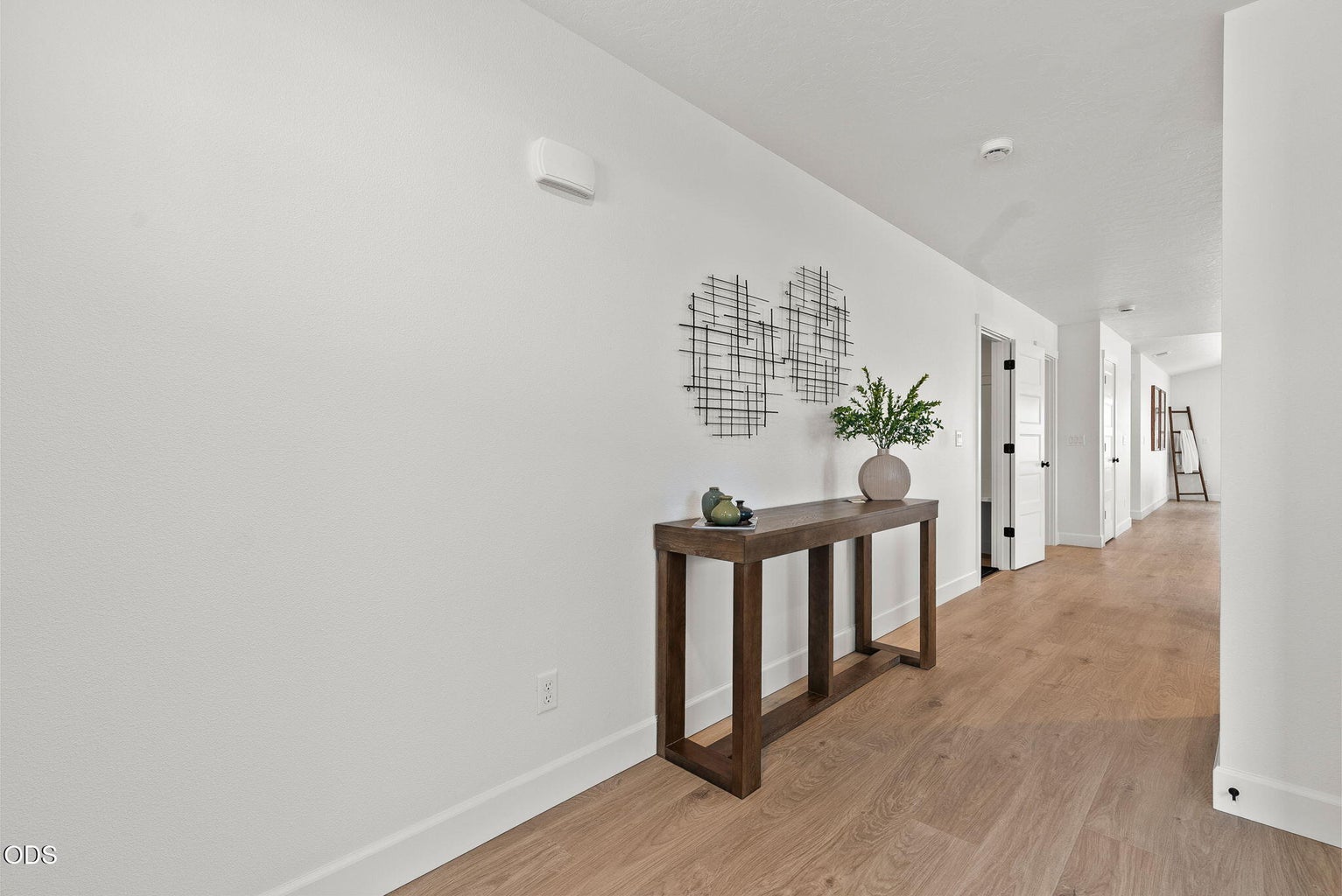 Photo of 465 NW Monte Vista Avenue 2 of 35