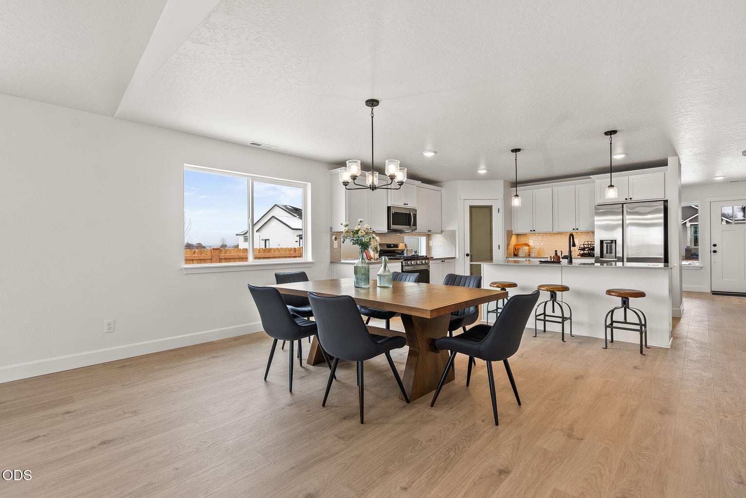 Photo of 465 NW Monte Vista Avenue 16 of 35