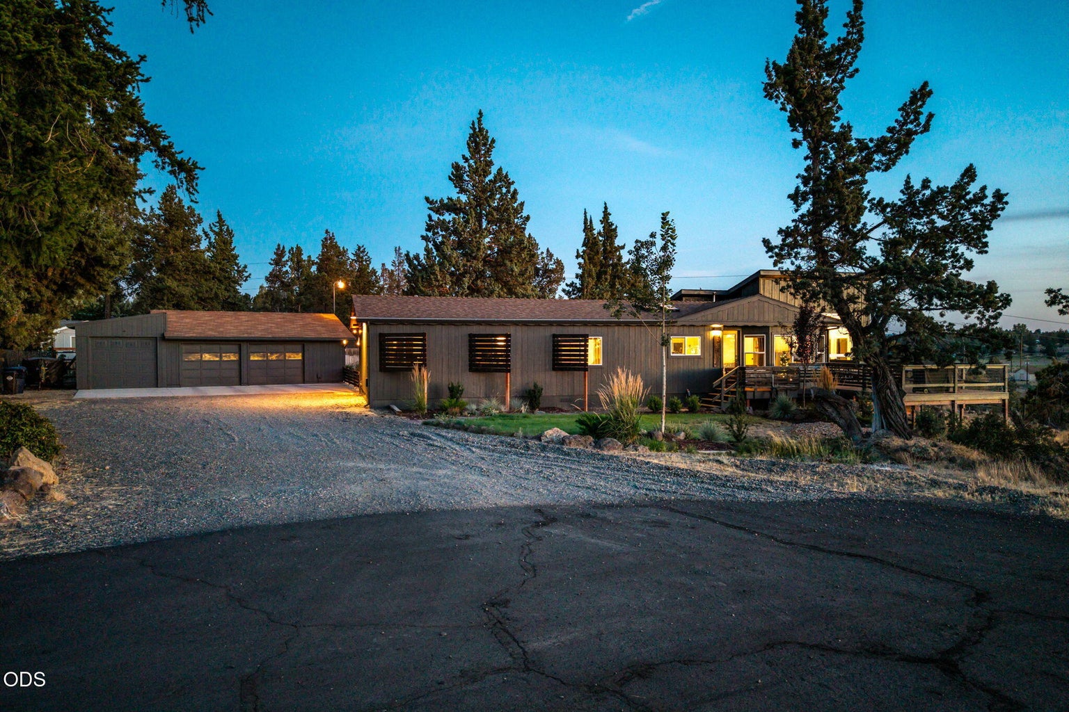 Photo of 3940 NW Redwood Lane 8 of 95