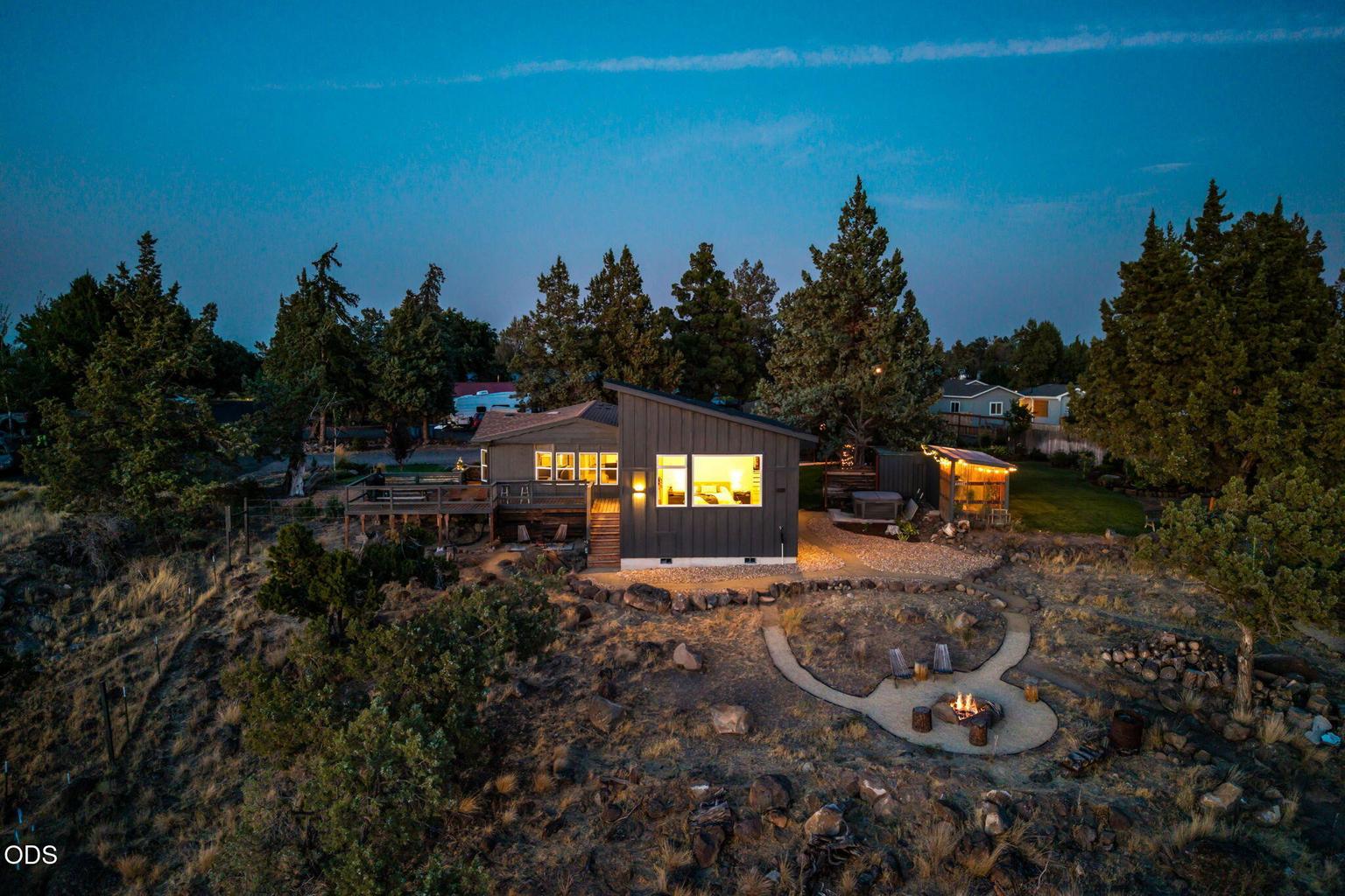 Photo of 3940 NW Redwood Lane 6 of 95