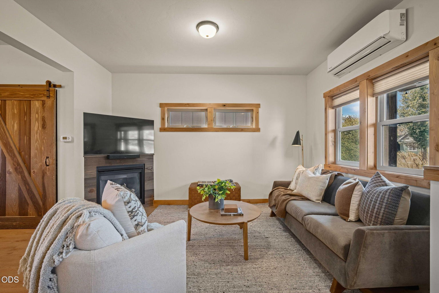 Photo of 353 E Aspenwood Avenue 7 of 59