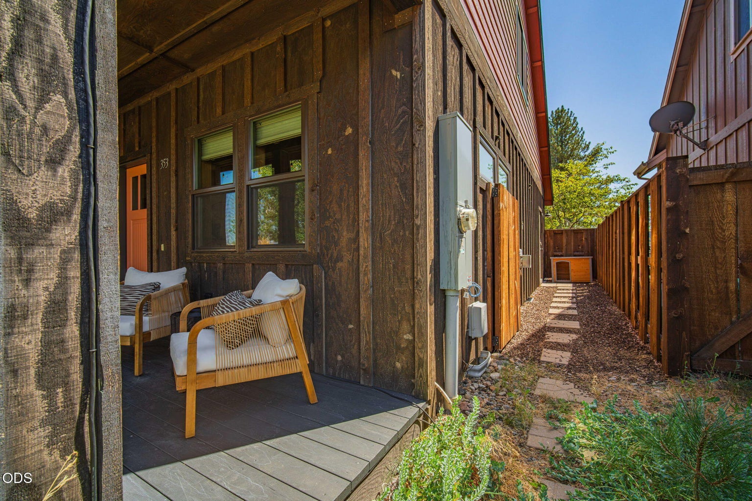 Separate exterior locked entry to upstairs