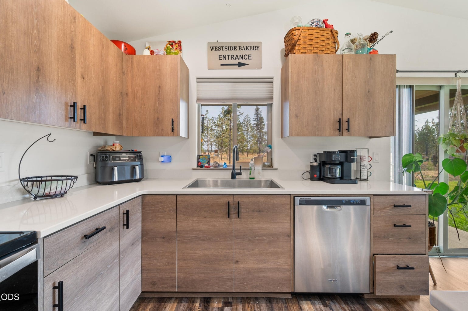 Photo of 16213 5th Street 16 of 36
