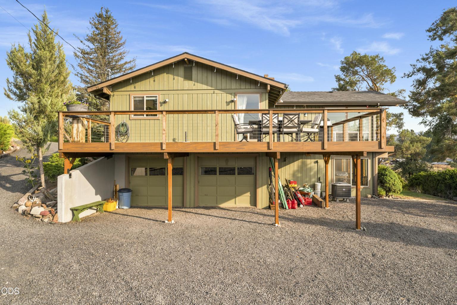 Photo of 2582 SE Hill Street 4 of 37