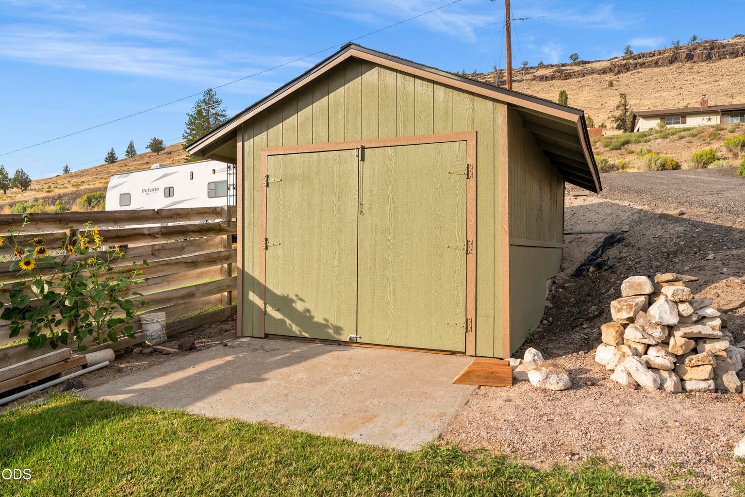 Photo of 2582 SE Hill Street 12 of 37