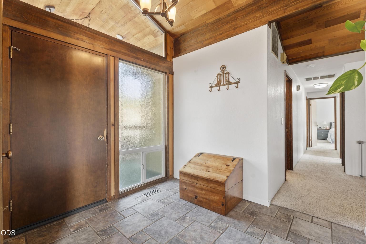 Photo of 2582 SE Hill Street 15 of 37