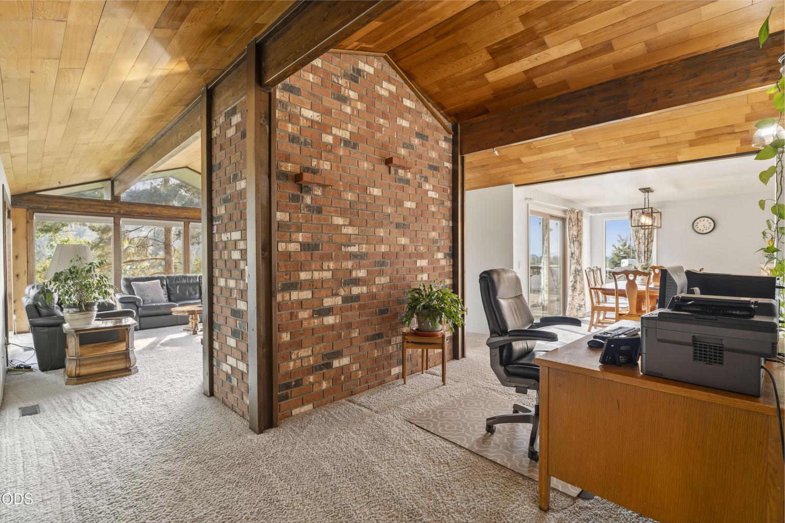 Photo of 2582 SE Hill Street 16 of 37