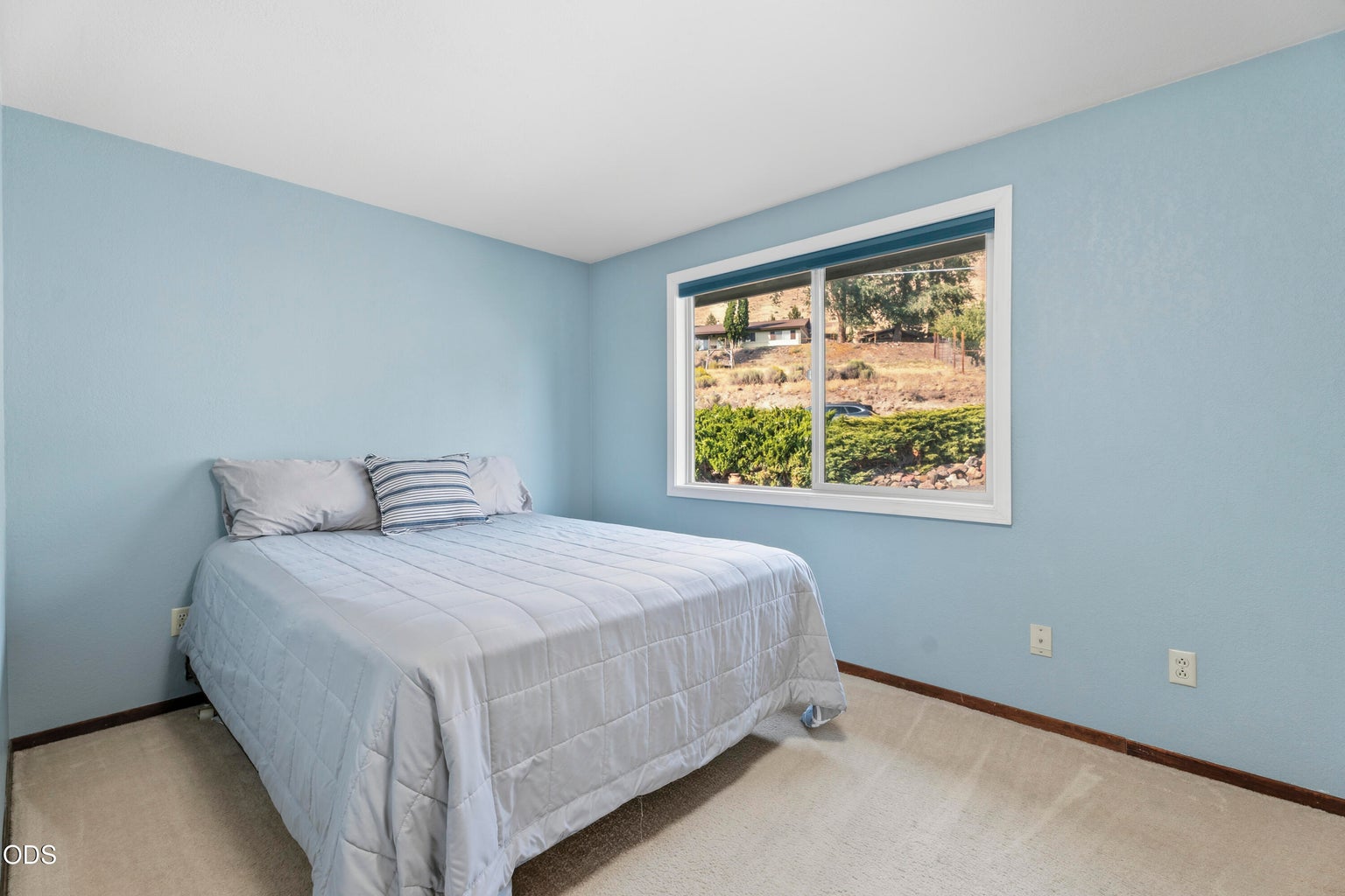 Photo of 2582 SE Hill Street 25 of 37