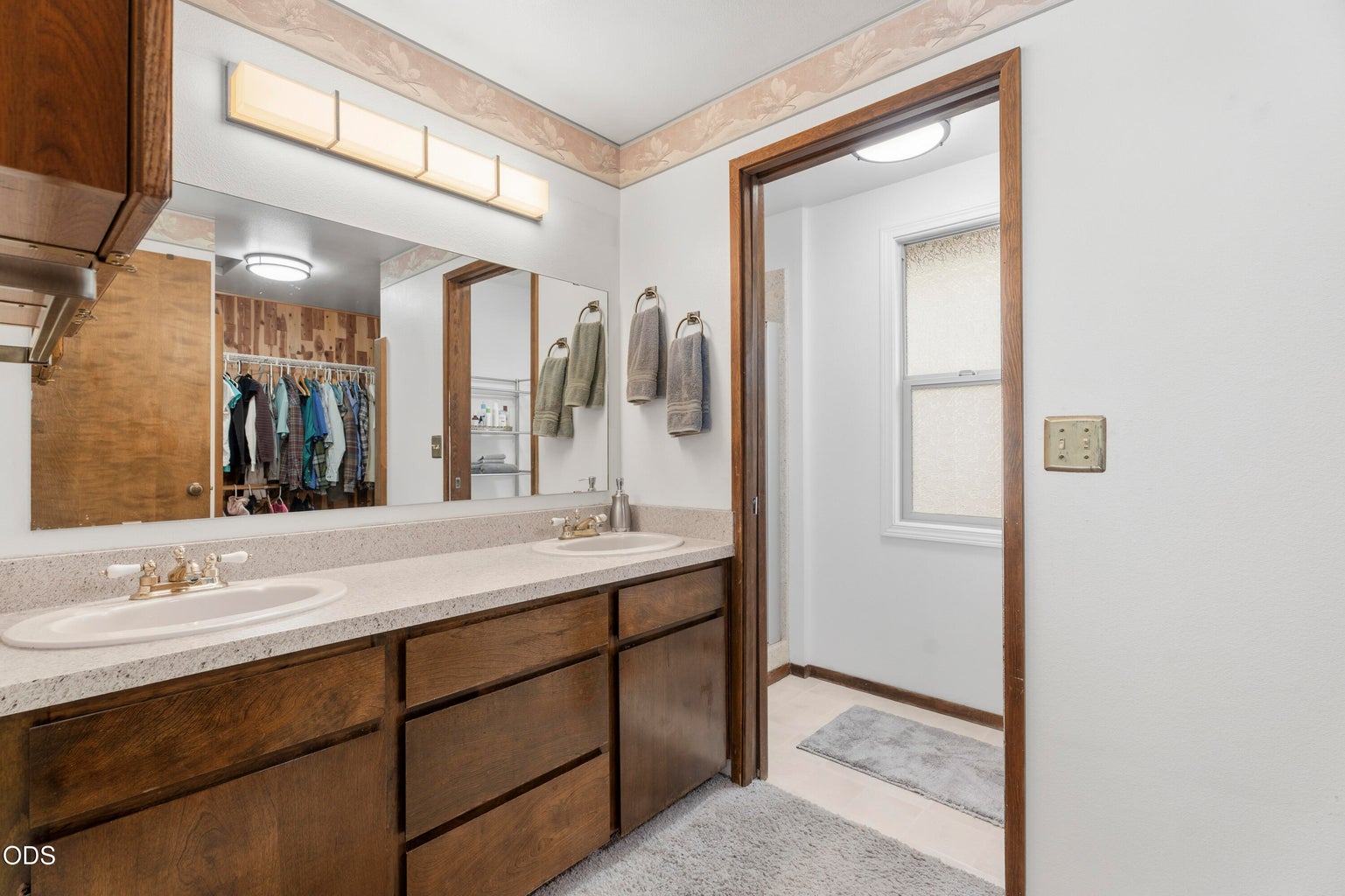 Photo of 2582 SE Hill Street 27 of 37