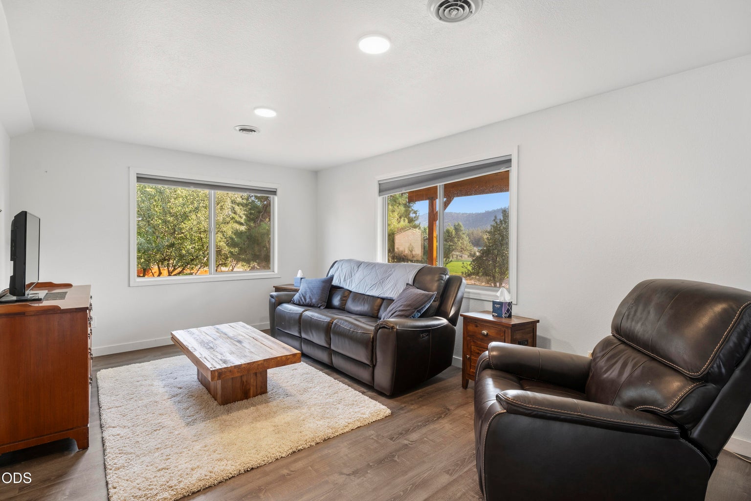 Photo of 2582 SE Hill Street 30 of 37