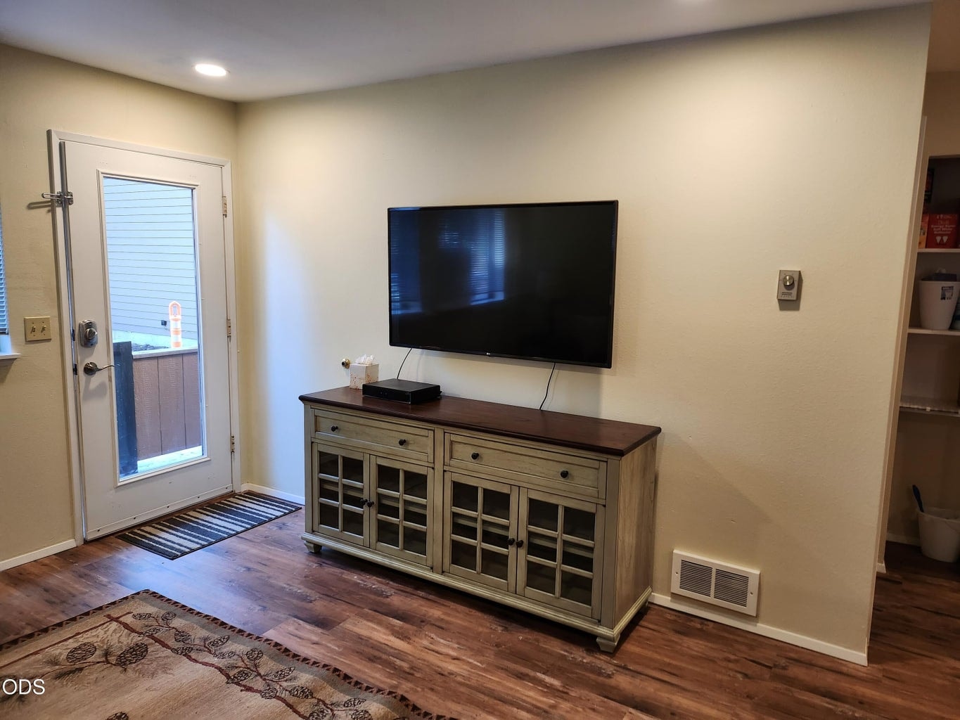 Photo of 56856 Enterprise Drive 6 of 10