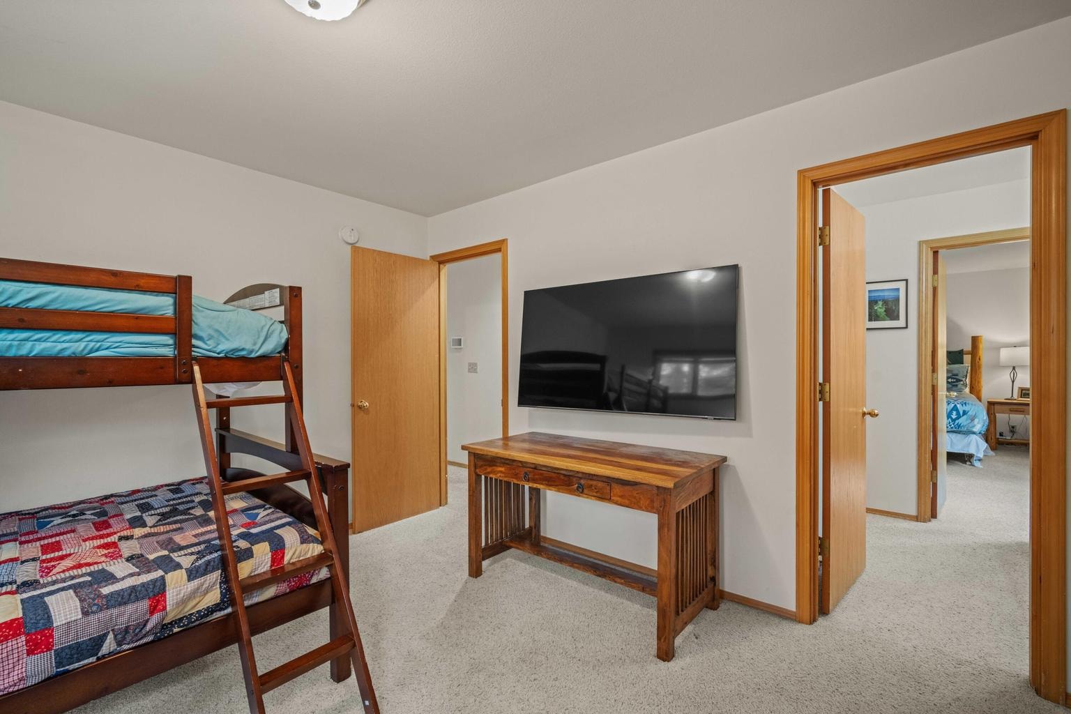 Photo of 57655 Aspen Lane 27 of 47