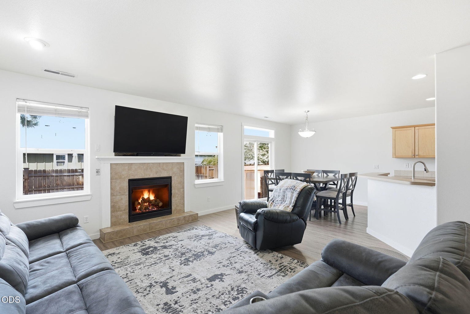Photo of 1610 W Carson Avenue 3 of 24