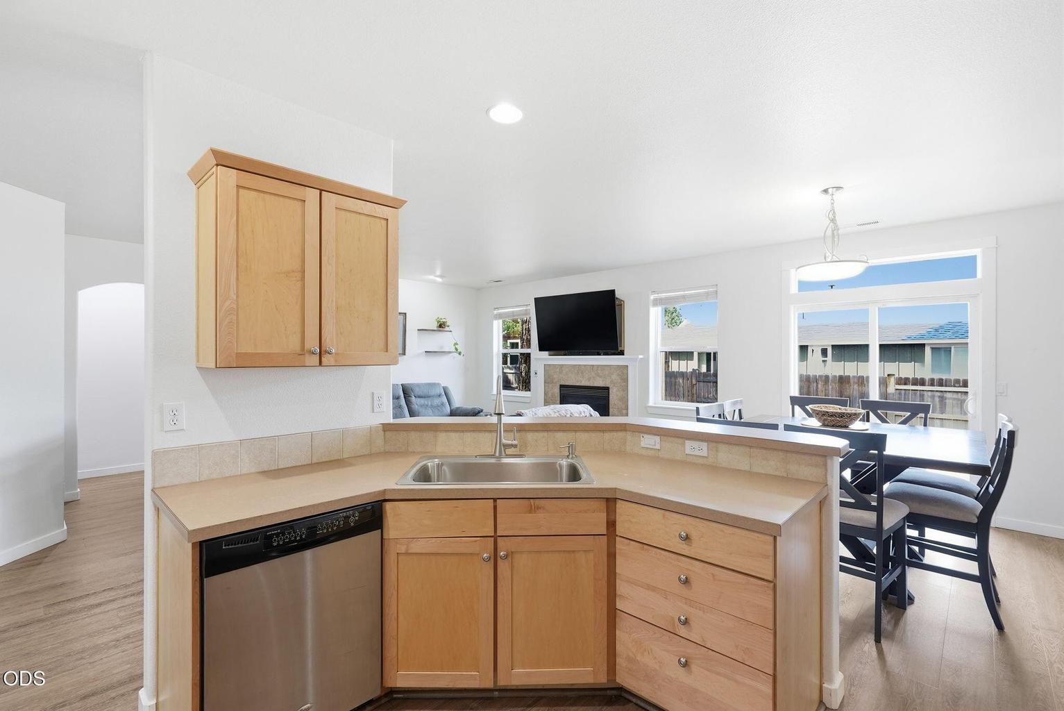 Photo of 1610 W Carson Avenue 6 of 24
