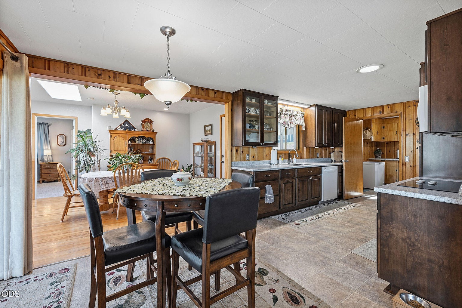 Photo of 1604 S Adams Drive 7 of 42