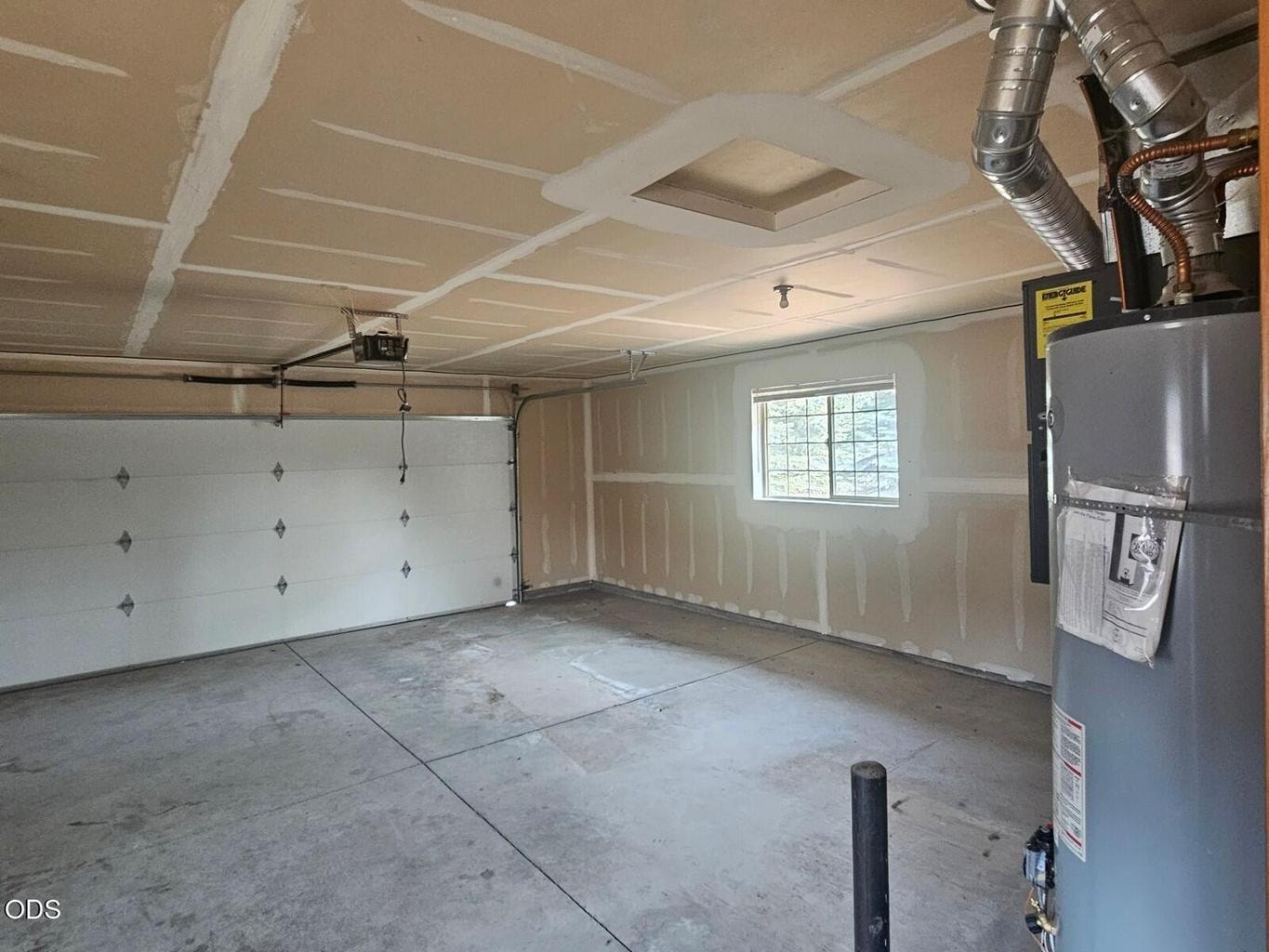Photo of 825 NW Poplar Place 9 of 22