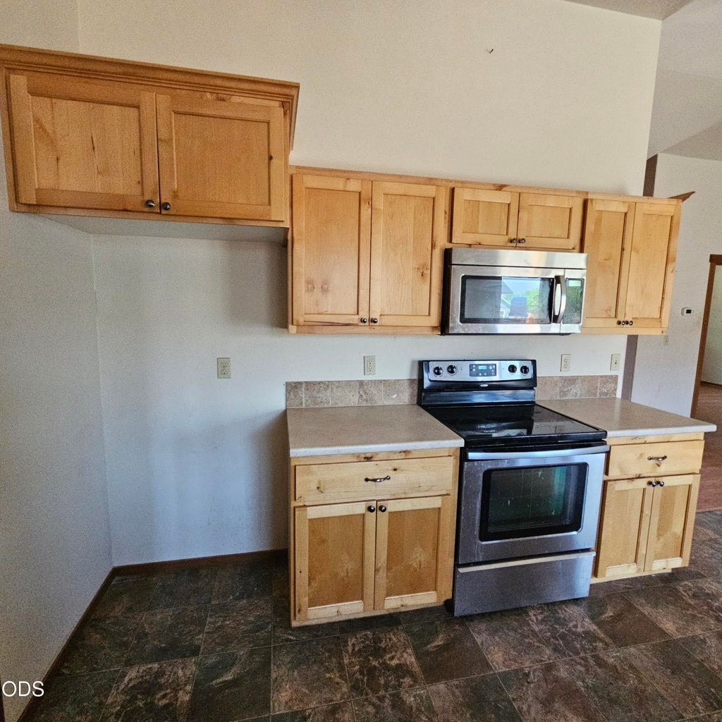Photo of 825 NW Poplar Place 6 of 22