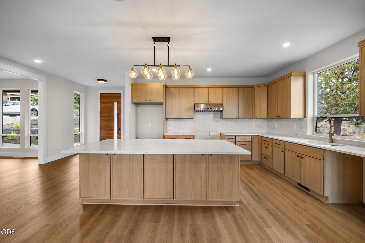 Photo of 3335 NW Fairway Heights Drive 13 of 46