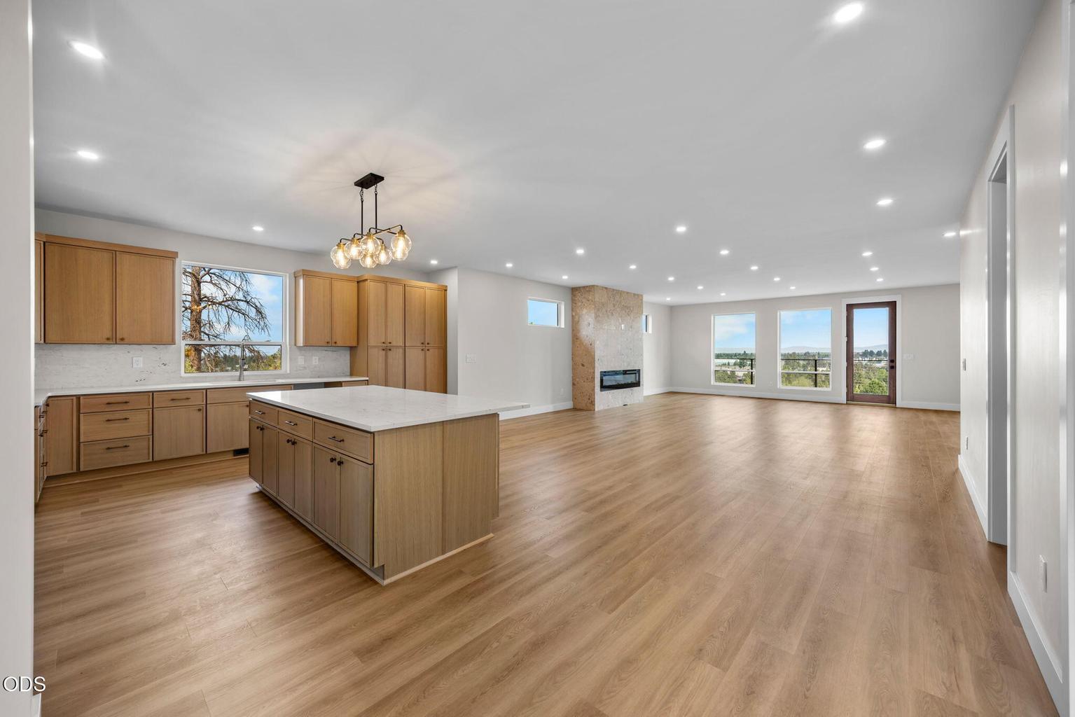 Photo of 3335 NW Fairway Heights Drive 11 of 46