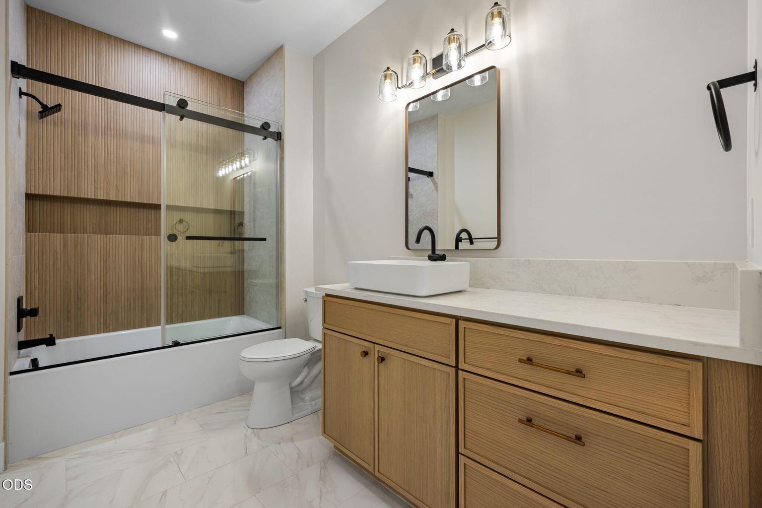 Photo of 3335 NW Fairway Heights Drive 26 of 46