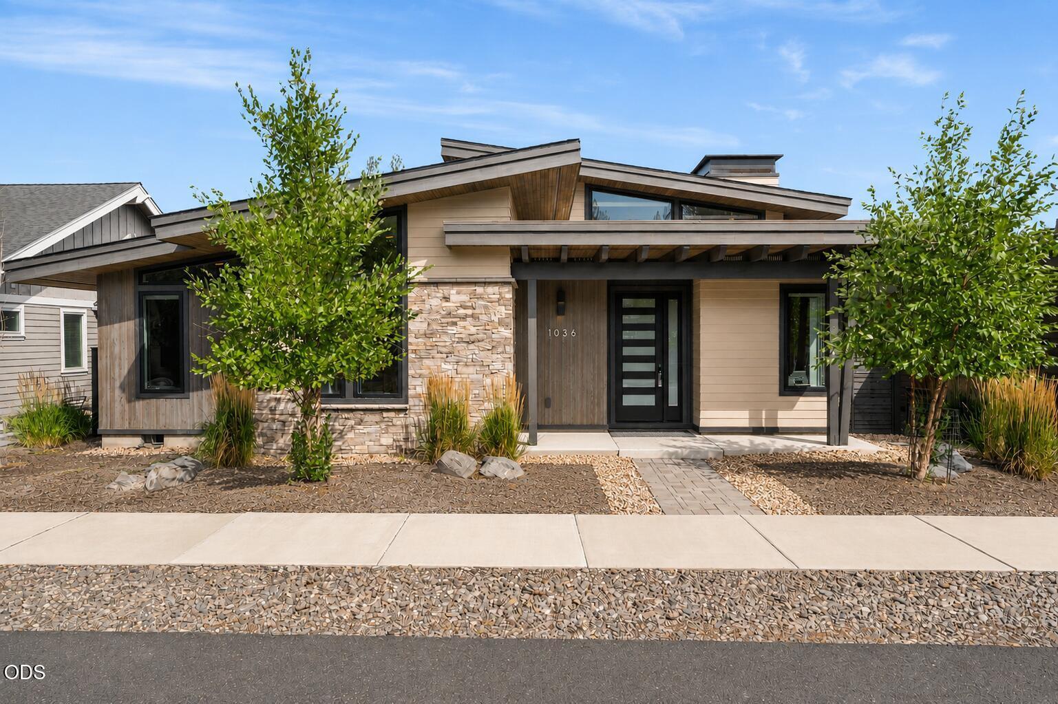 Photo of 1036 N Forest Edge Drive 1 of 45