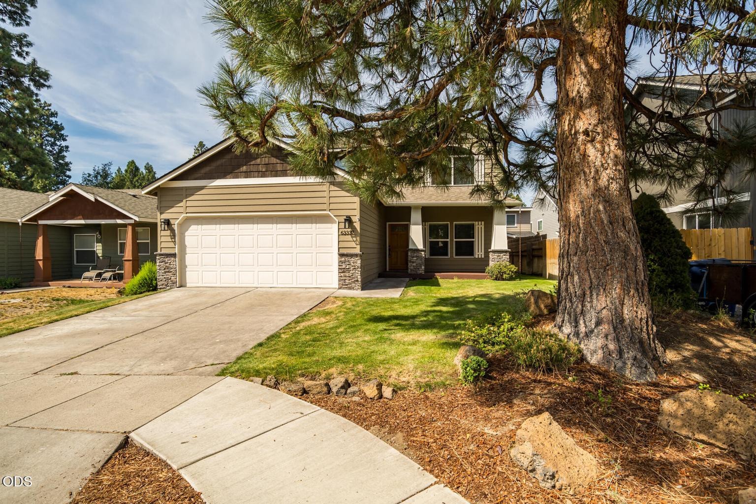 Photo of 63337 NW Lavacrest Street 38 of 40