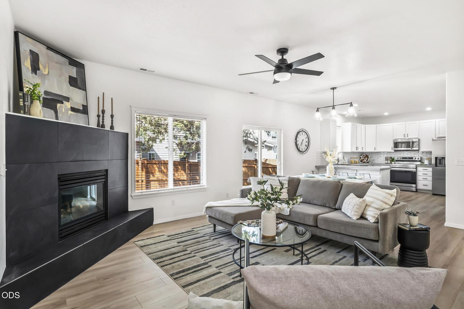Photo of 63337 NW Lavacrest Street 9 of 40