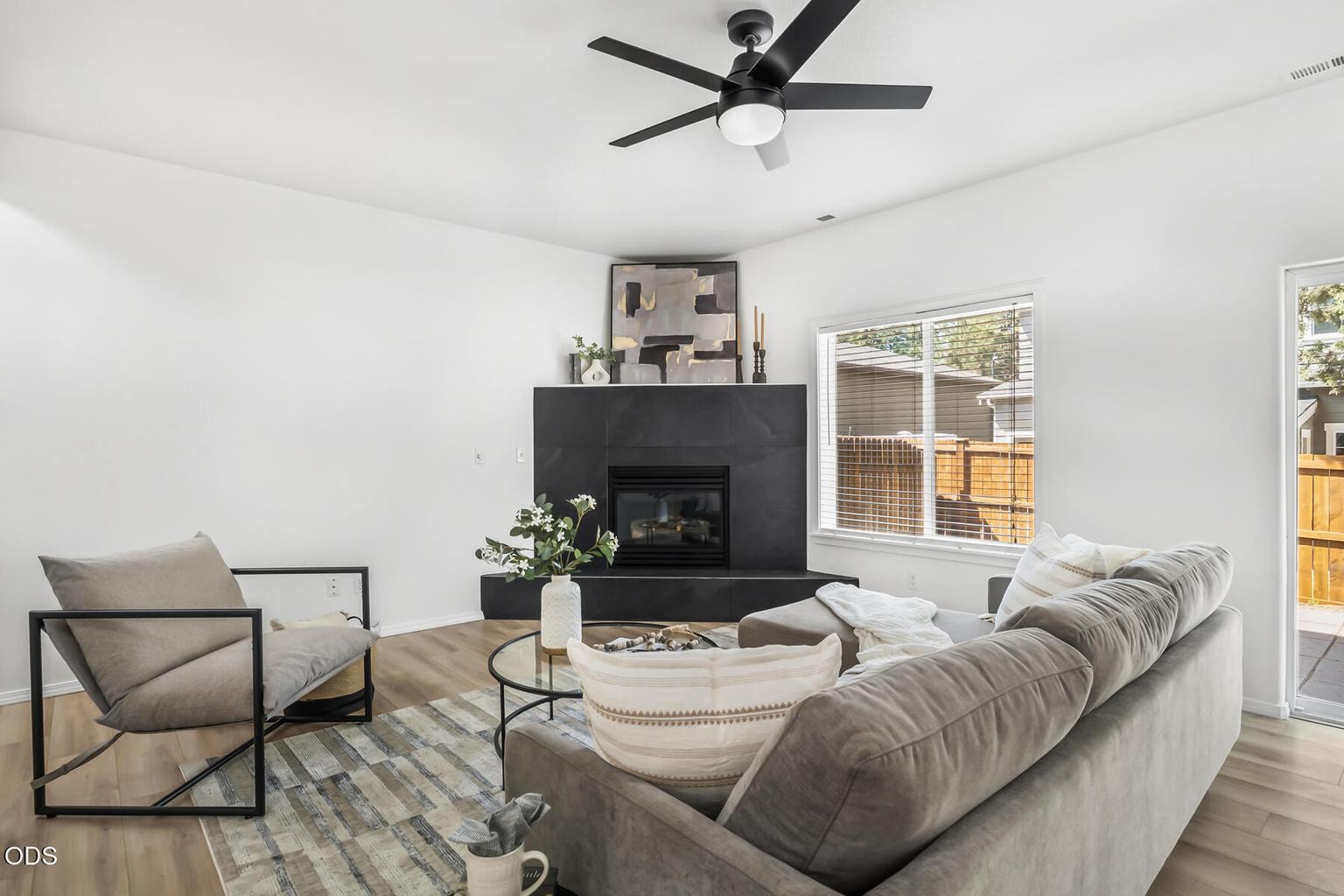 Photo of 63337 NW Lavacrest Street 11 of 40
