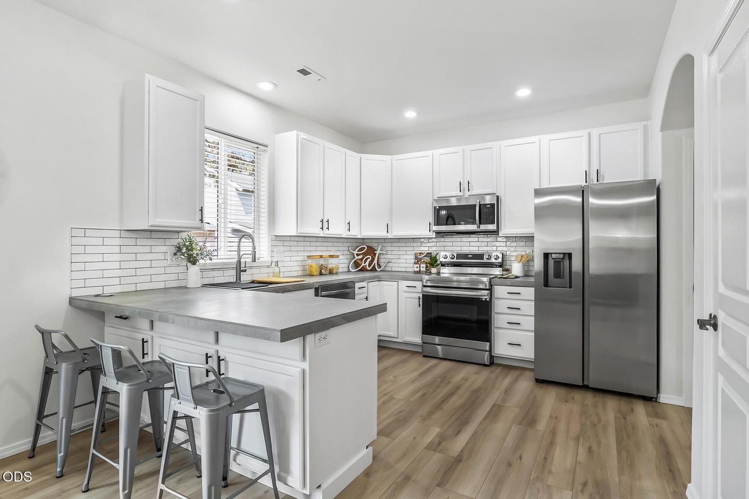 Photo of 63337 NW Lavacrest Street 13 of 40