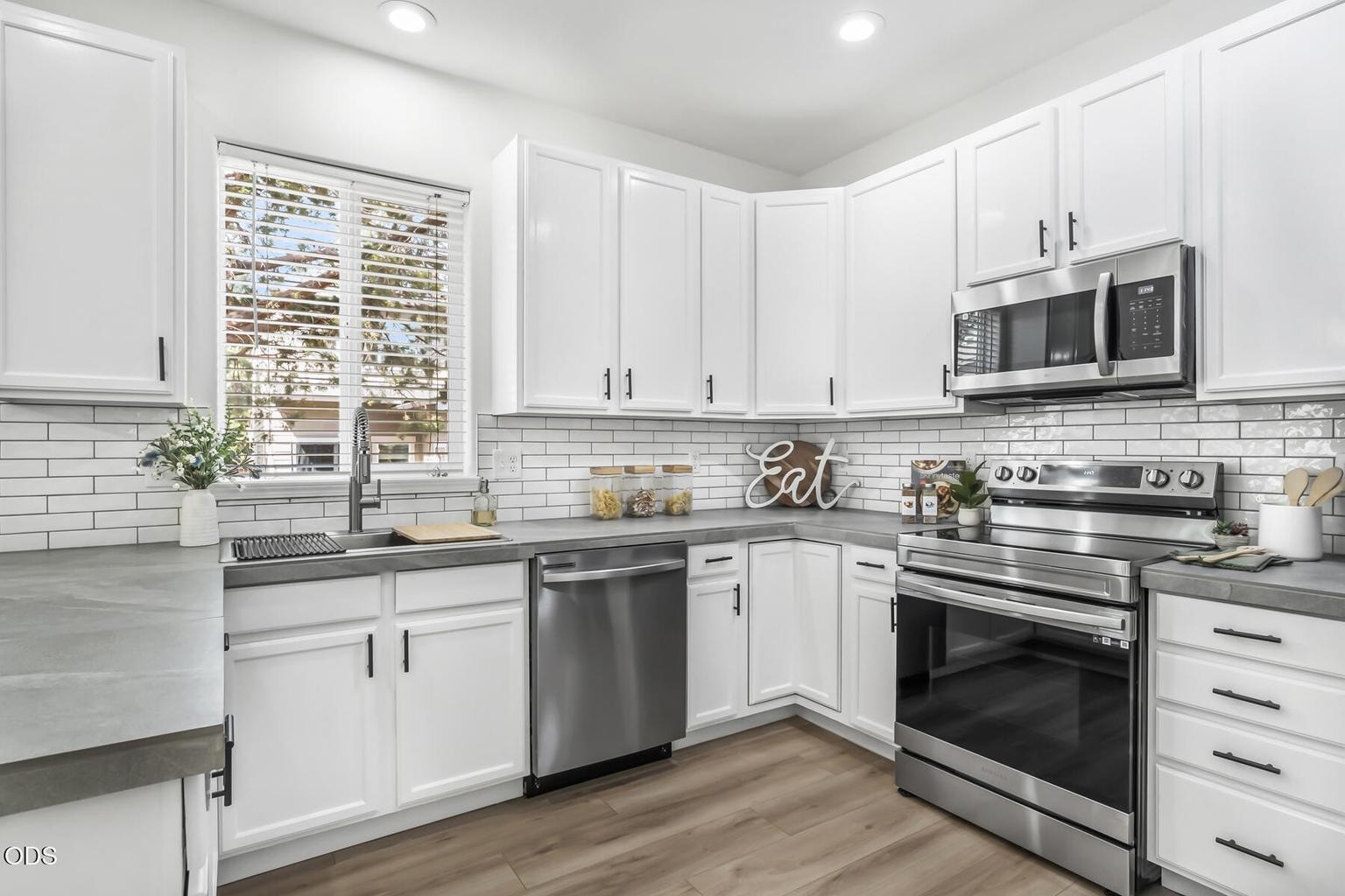 Photo of 63337 NW Lavacrest Street 16 of 40