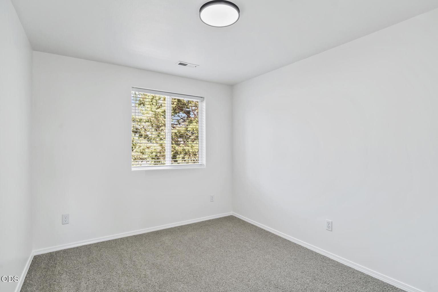 Photo of 63337 NW Lavacrest Street 29 of 40