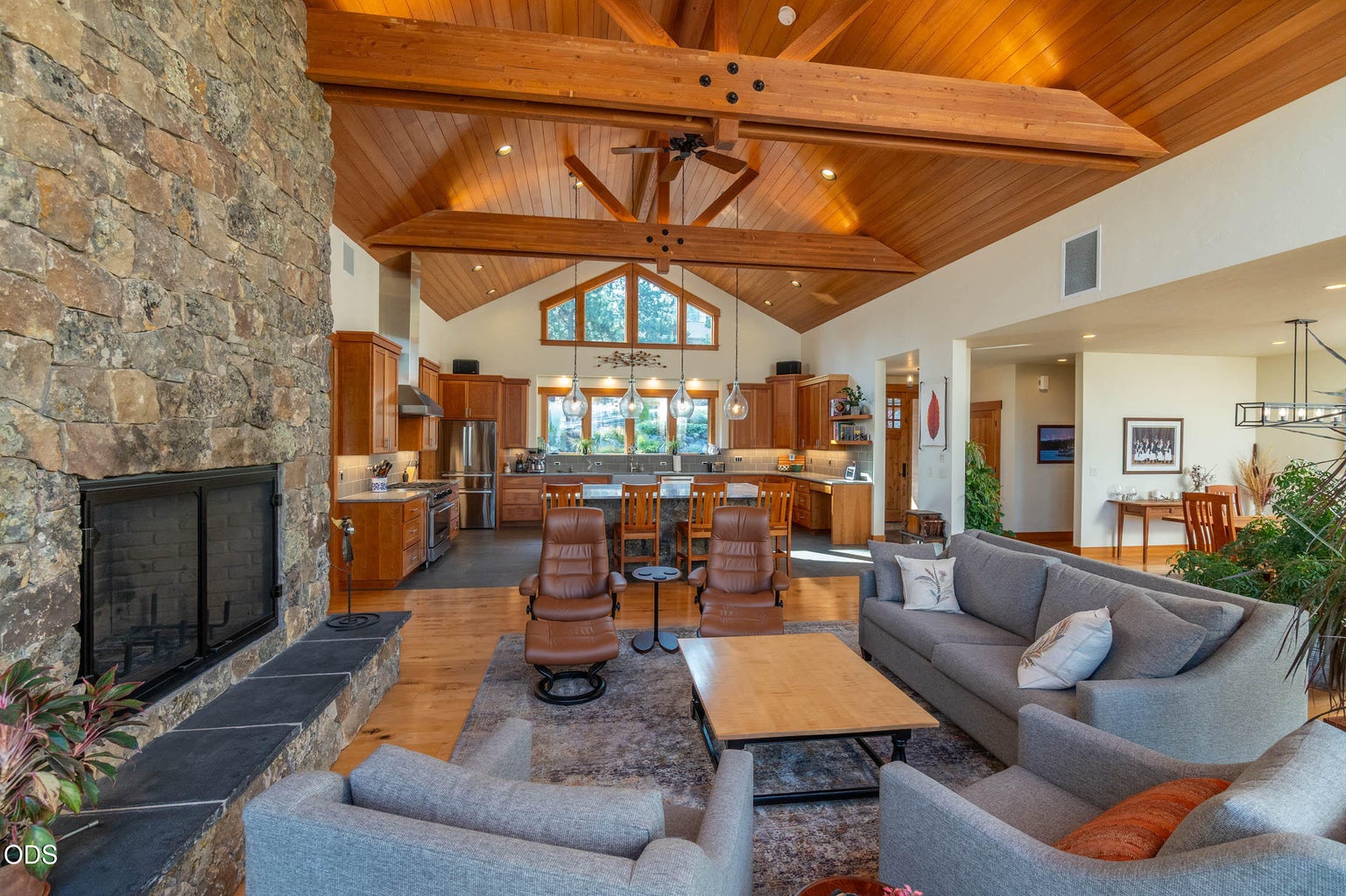 Photo of 1624 NW Overlook Drive 12 of 57