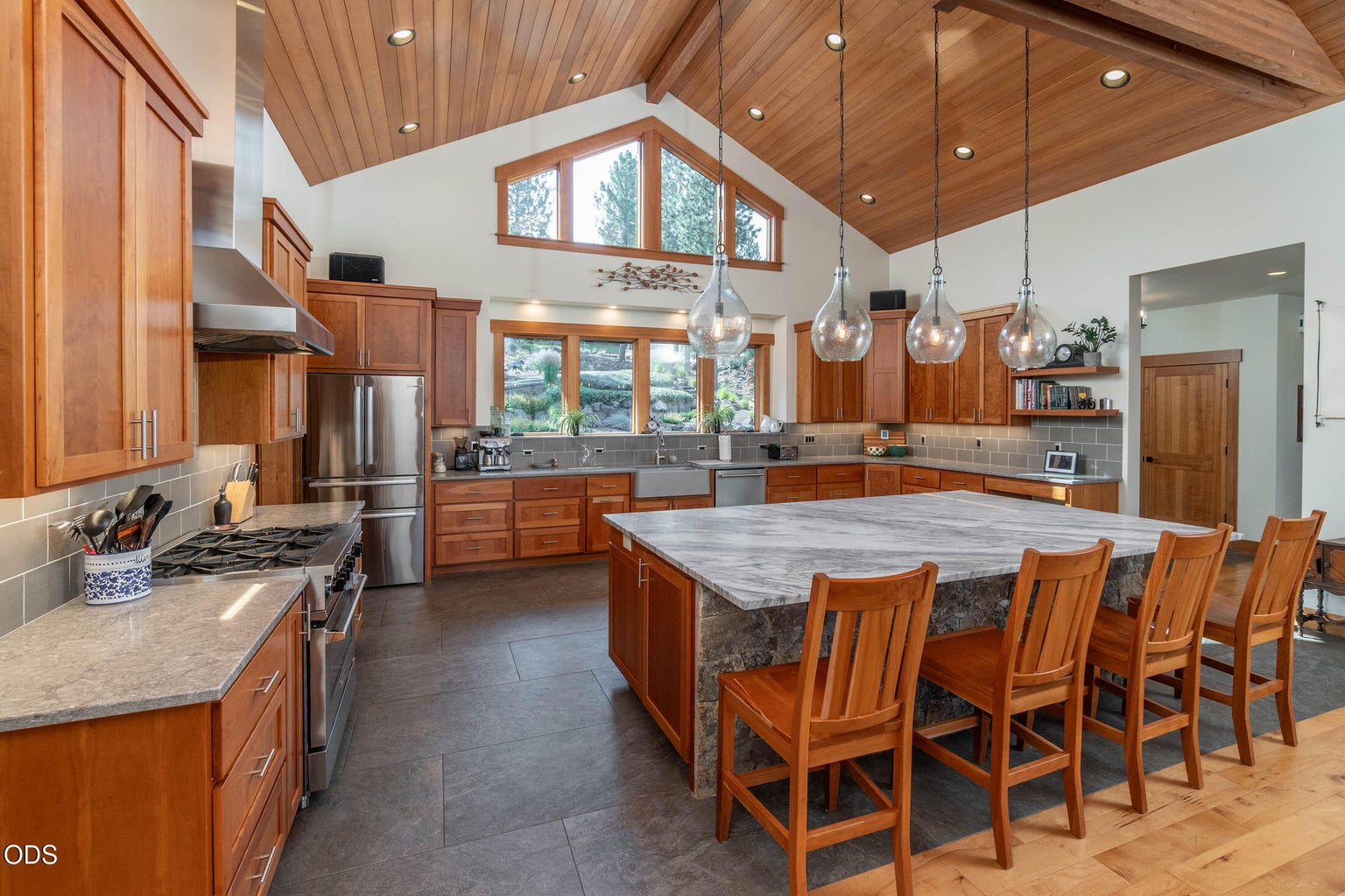 Photo of 1624 NW Overlook Drive 13 of 57