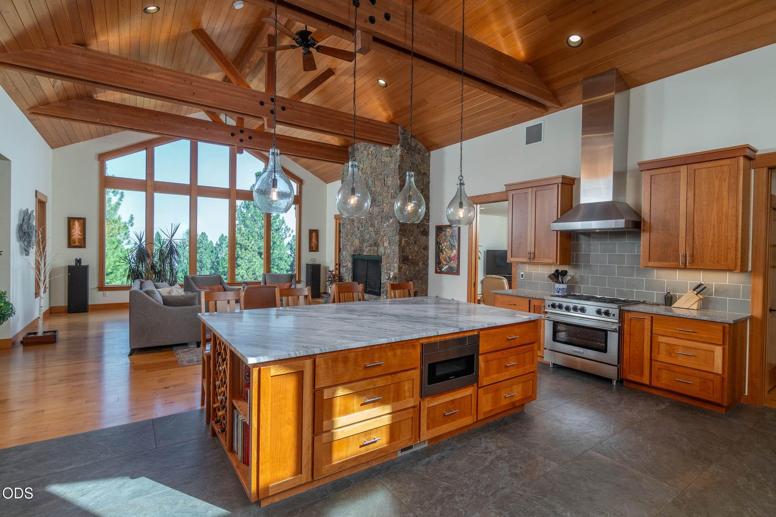 Photo of 1624 NW Overlook Drive 14 of 57