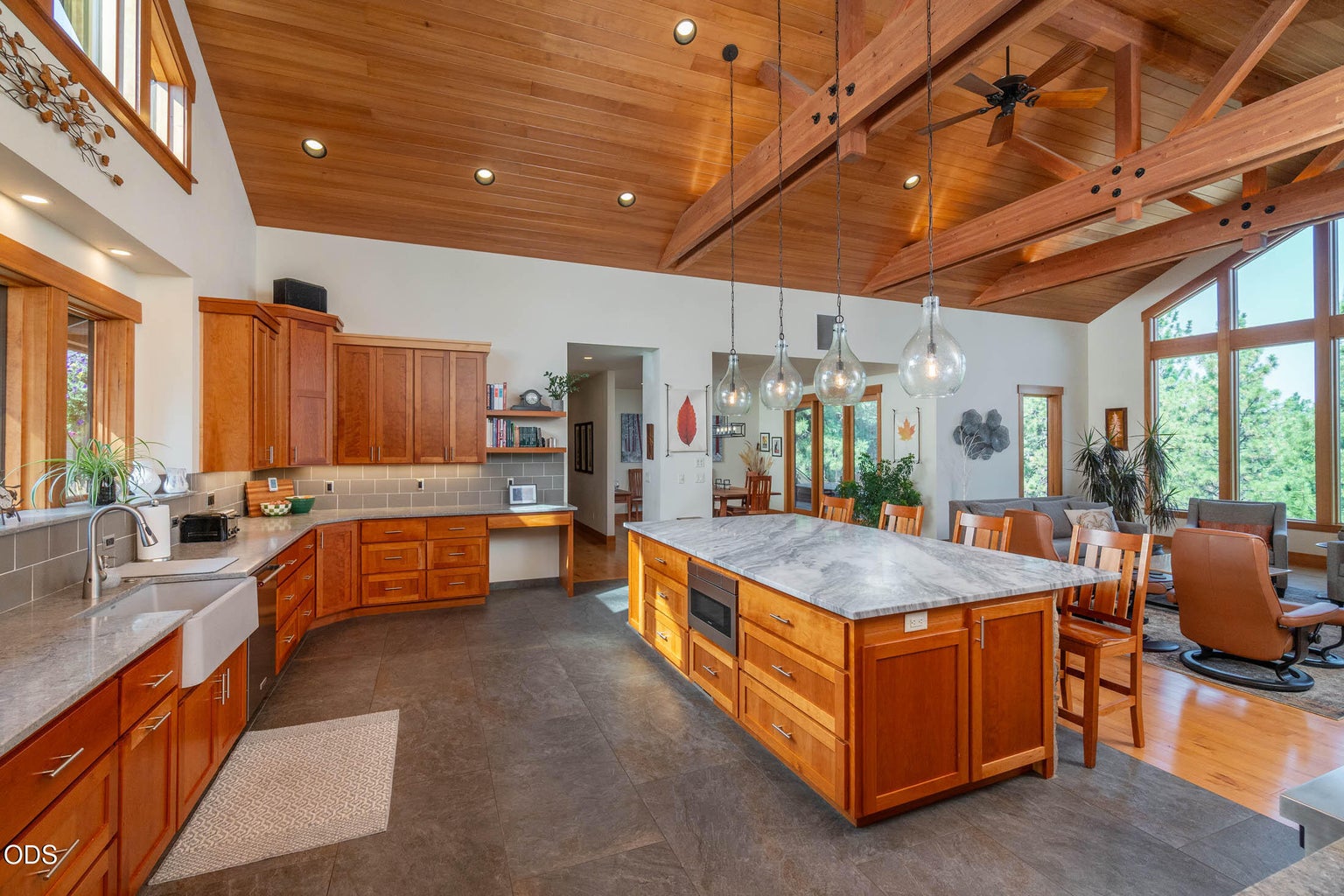 Photo of 1624 NW Overlook Drive 16 of 57