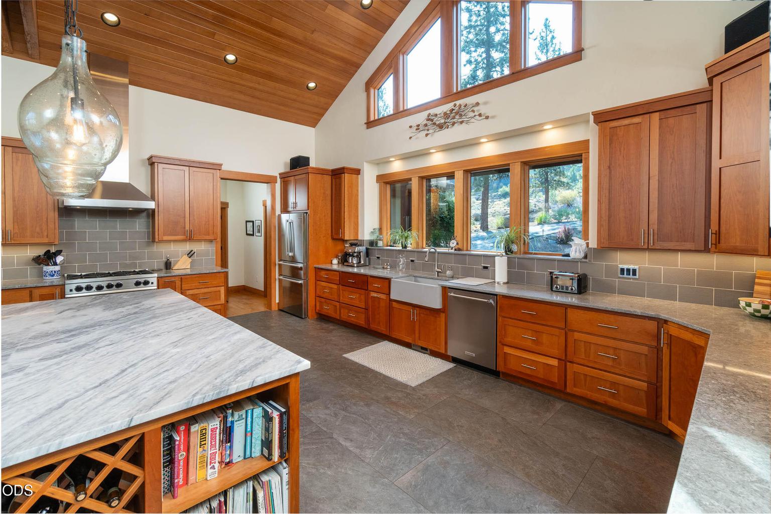 Photo of 1624 NW Overlook Drive 17 of 57
