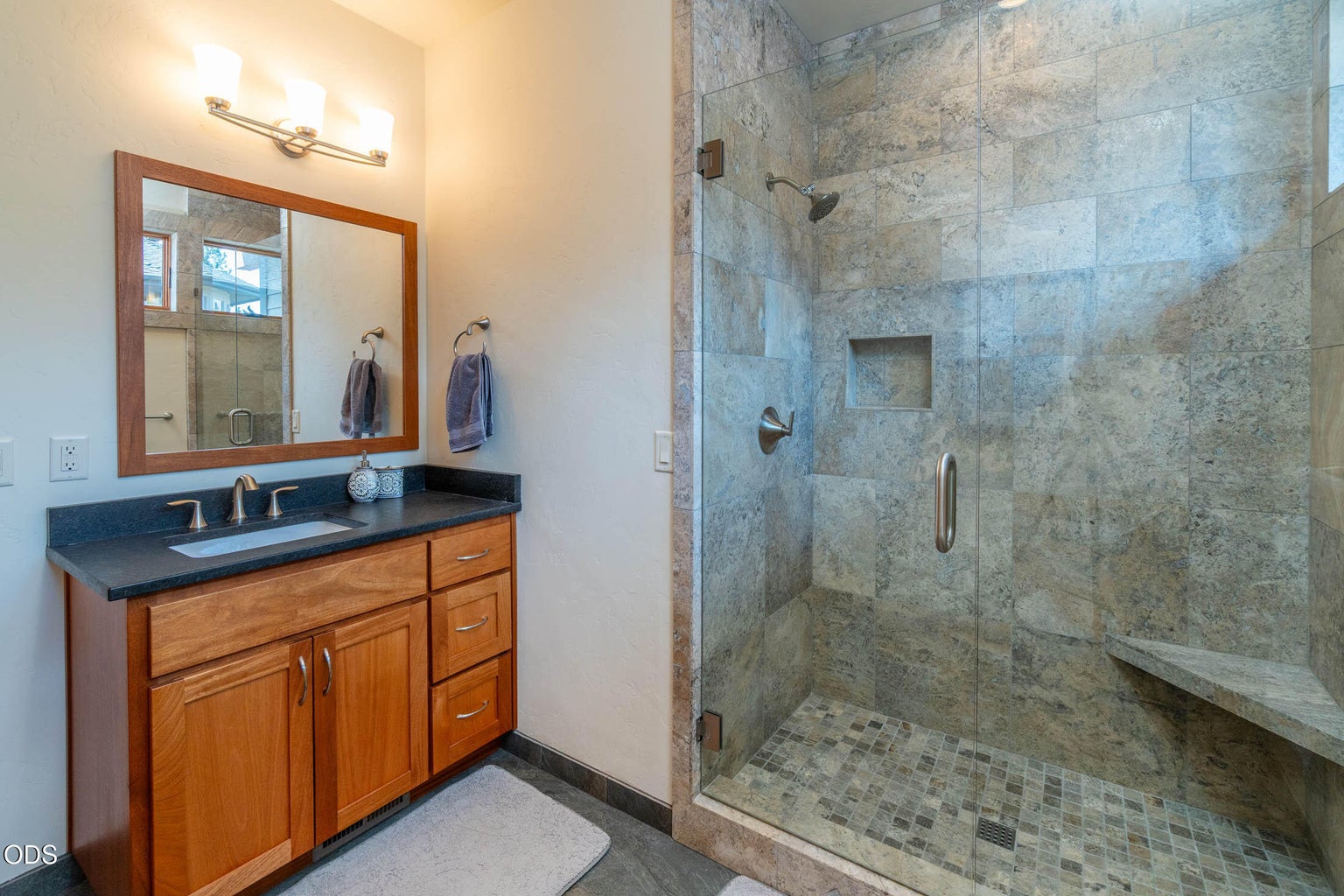 Photo of 1624 NW Overlook Drive 20 of 57